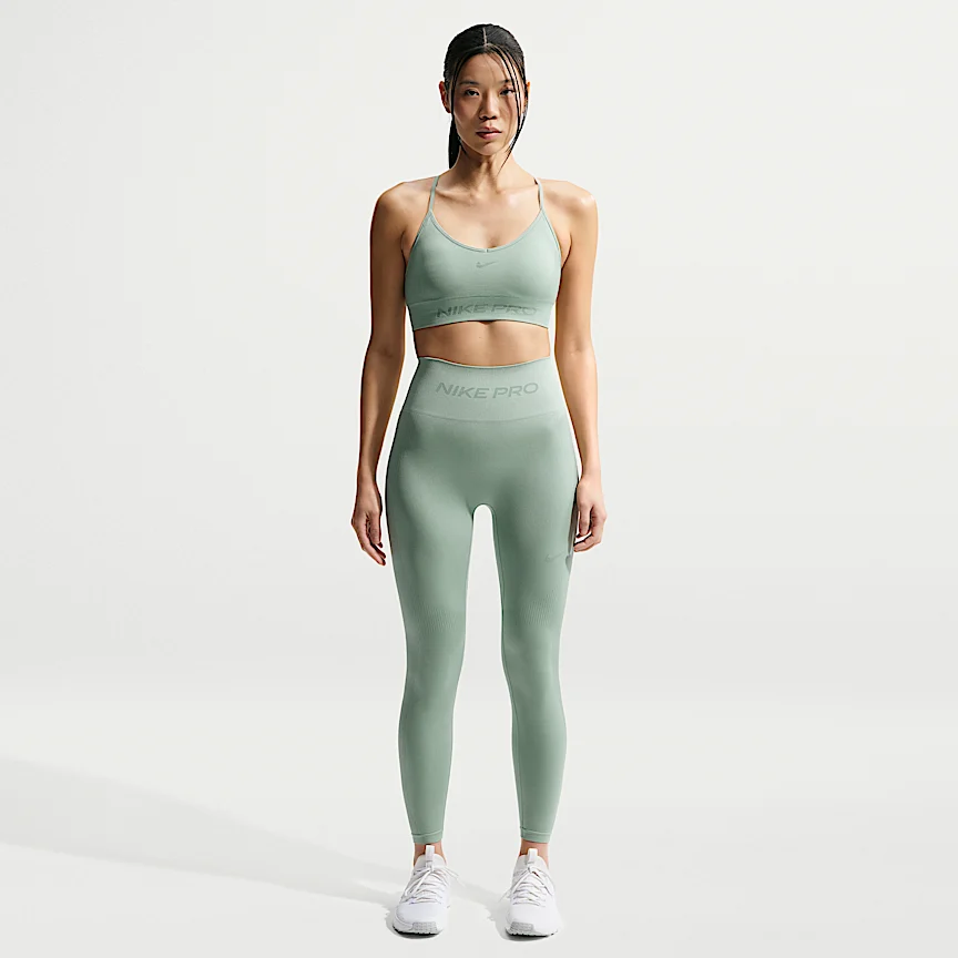 NIKE プロ シームレス — ウィメンズ ライトサポート パッディド スポーツブラ - Image 4