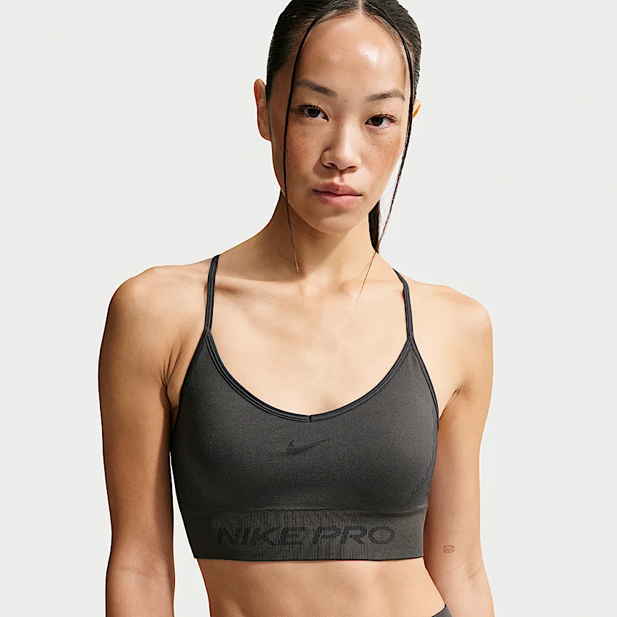 NIKE プロ シームレス — ウィメンズ ライトサポート パッディド スポーツブラ