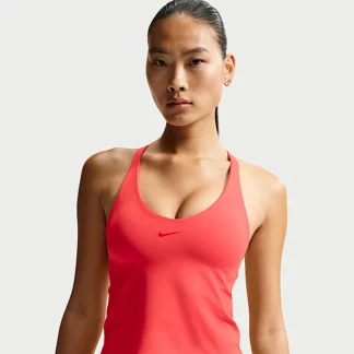 NIKE ユニバーサ — ウィメンズ ミディアムサポート パッディド スポーツブラ タンクトップ