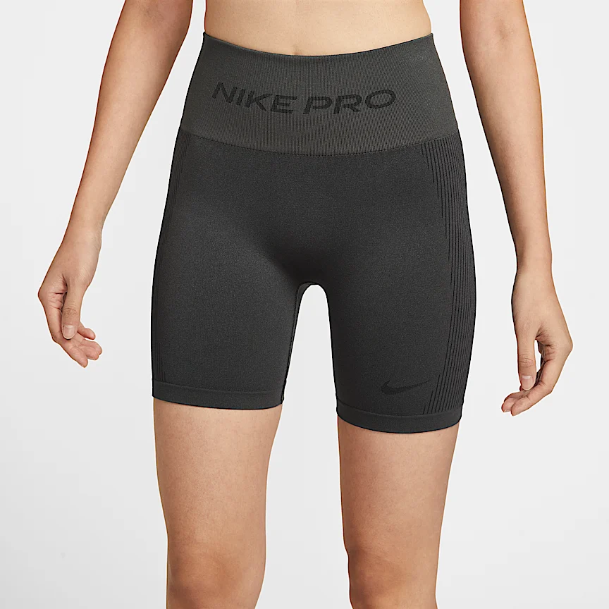 NIKE プロ シームレス — ウィメンズ Dri-FIT ハイウエスト 13cm バイカーショートパンツ - Image 2