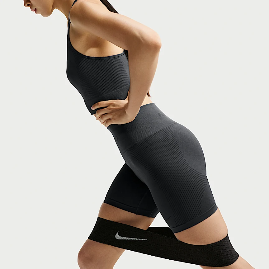 NIKE プロ シームレス — ウィメンズ Dri-FIT ハイウエスト 13cm バイカーショートパンツ - Image 4