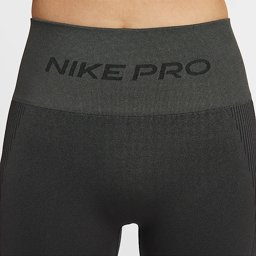 NIKE プロ シームレス — ウィメンズ Dri-FIT ハイウエスト 13cm バイカーショートパンツ - Image 5