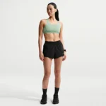 NIKE スウィフト ブリーズ — ウィメンズ Dri-FIT ミッドライズ 6cm ランニングショートパンツ (インナー付き)