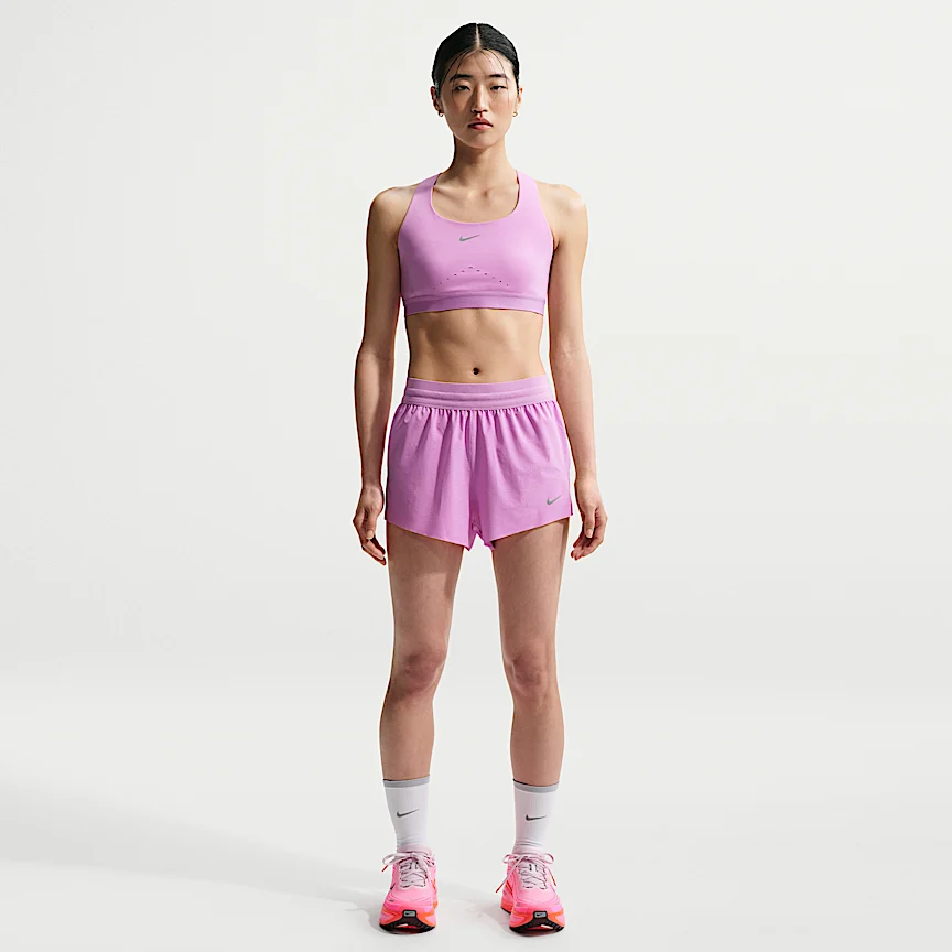 NIKE スウィフト ブリーズ — ウィメンズ Dri-FIT ミッドライズ 6cm ランニングショートパンツ (インナー付き)