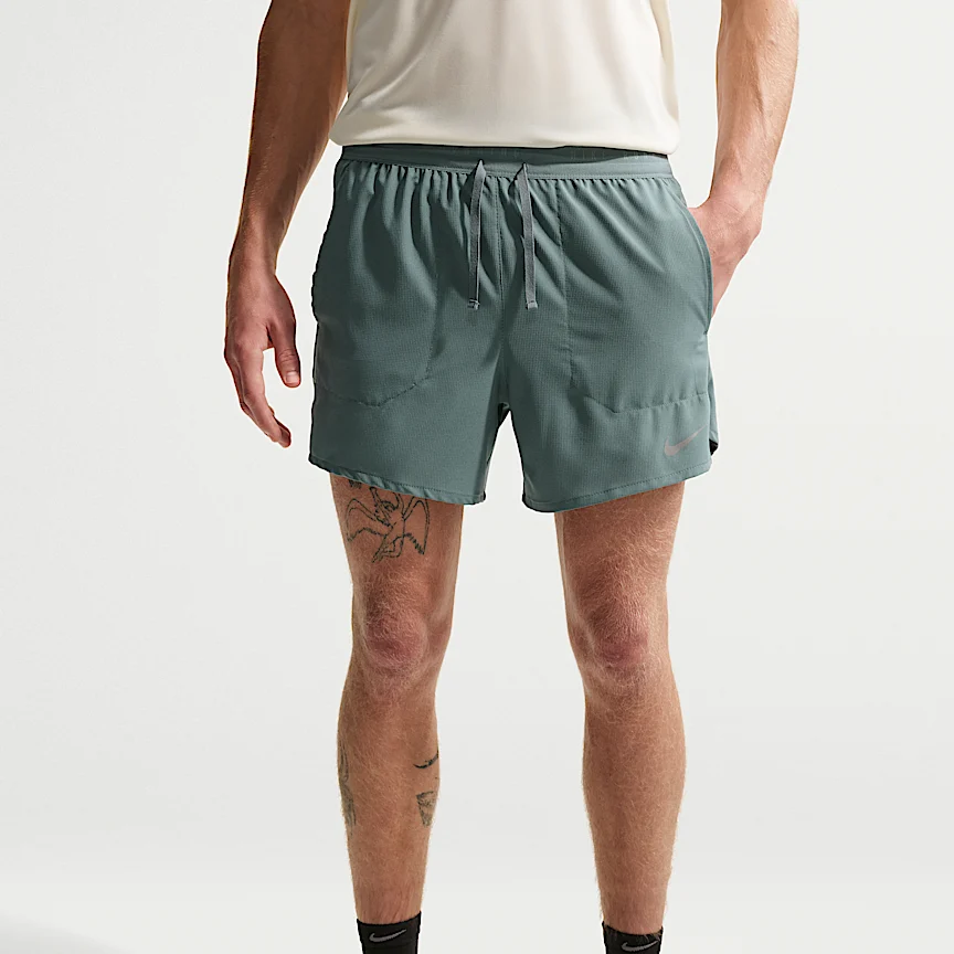 NIKE ストライド — メンズ Dri-FIT 13cm ランニングショートパンツ (インナー付き) - Image 2
