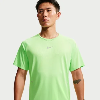 NIKE ストライド Aero-FIT — メンズ ショートスリーブ ランニングトップ