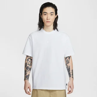 NIKE スポーツウェア プレミアム エッセンシャル — メンズ Tシャツ