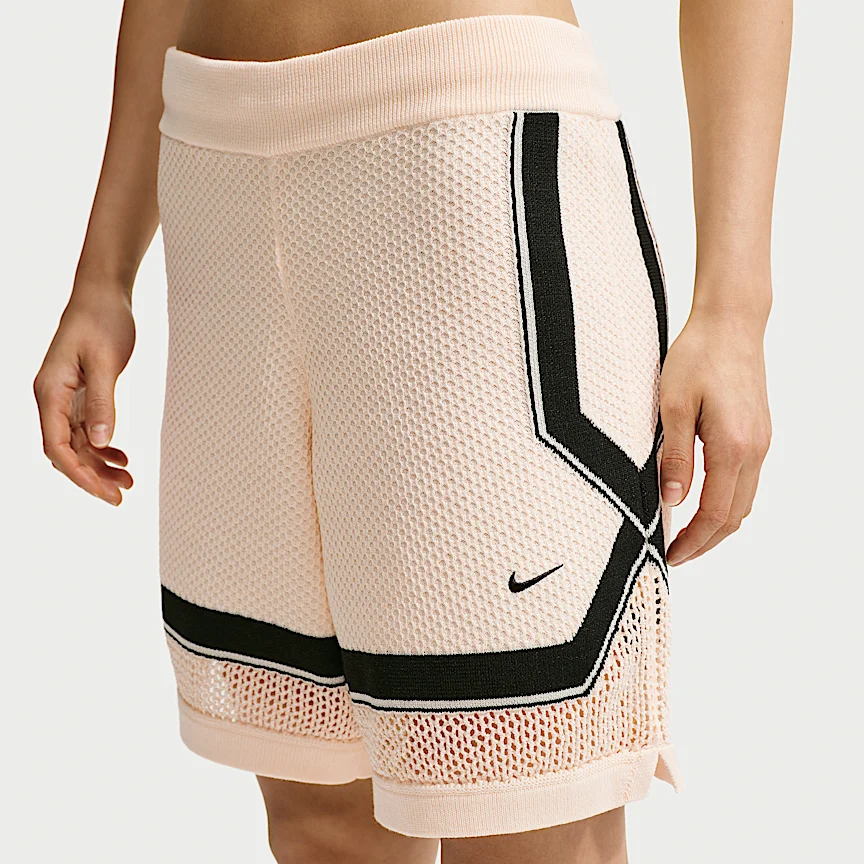 NIKE スポーツウェア チル ニット — ウィメンズ ミッドライズ ショートパンツ - Image 2
