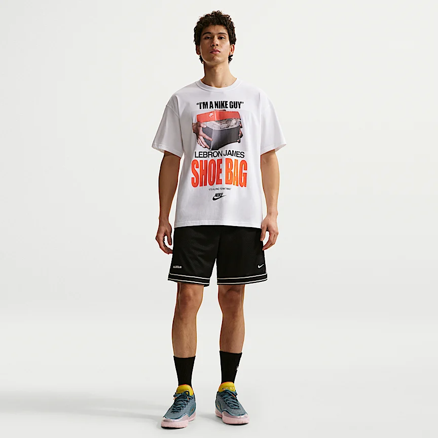 NIKE レブロン "Shoe Bag" — ナイキ メンズ バスケットボール Tシャツ - Image 4
