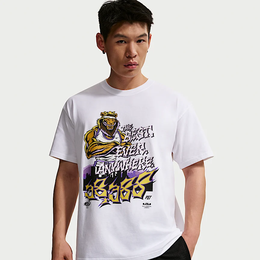 NIKE レブロン "For The Record" — ナイキ メンズ バスケットボール Tシャツ