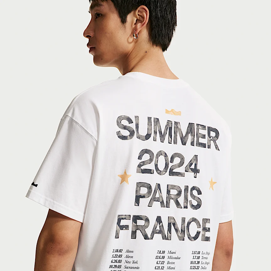 NIKE レブロン "Old Glory" — Nike メンズ バスケットボール Tシャツ - Image 2