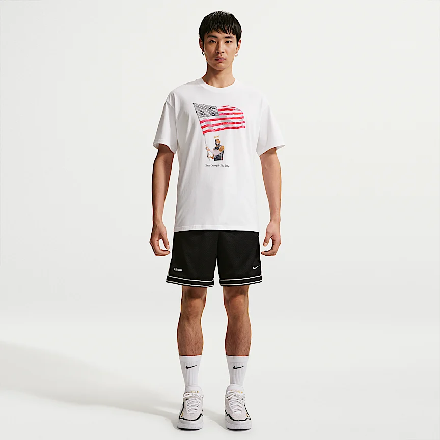 NIKE レブロン "Old Glory" — Nike メンズ バスケットボール Tシャツ - Image 4