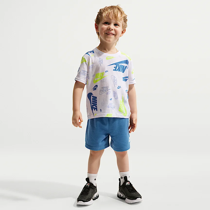 NIKE スポーツウェア — ベビー プリント Tシャツ アンド ライトウェイト フレンチテリー ショートパンツ セットアップ