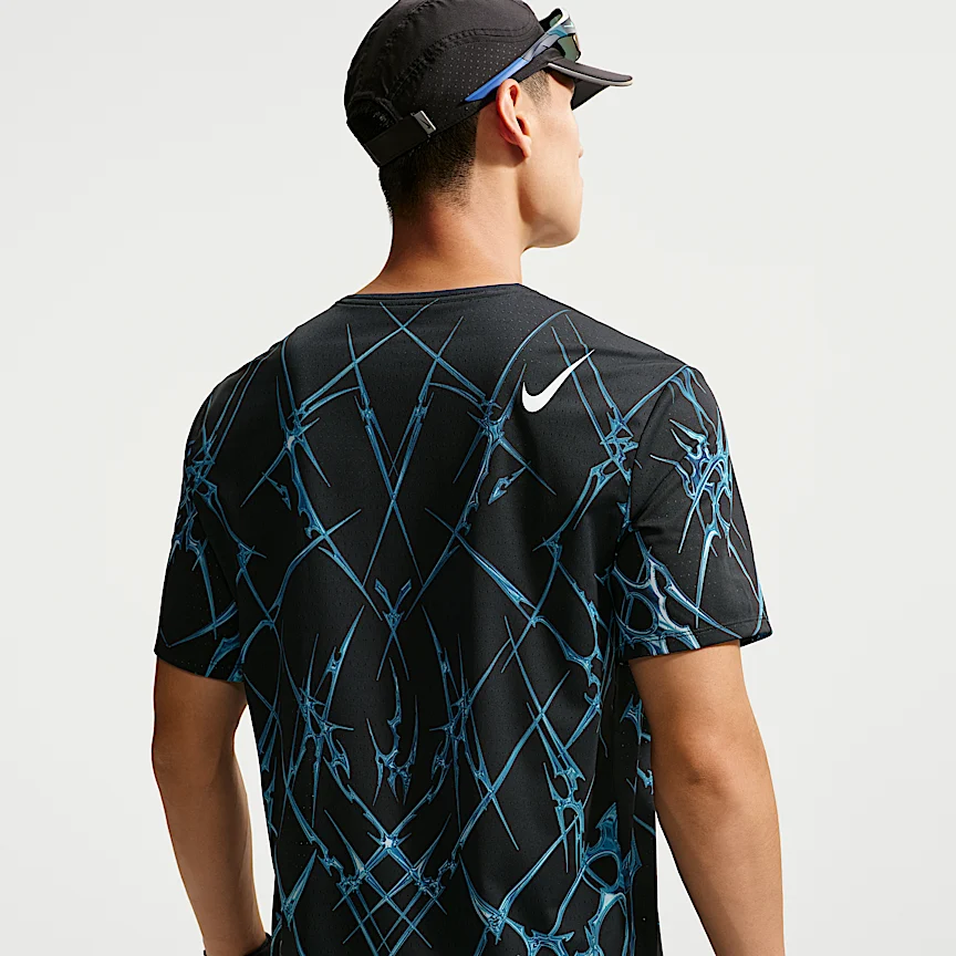 NIKE AeroSwift — メンズ Dri-FIT ADV プリント ショートスリーブ ランニングトップス - Image 2