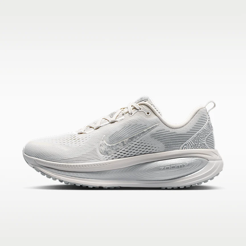 NIKE Vomero 18 SE — Women's Road Running Shoes