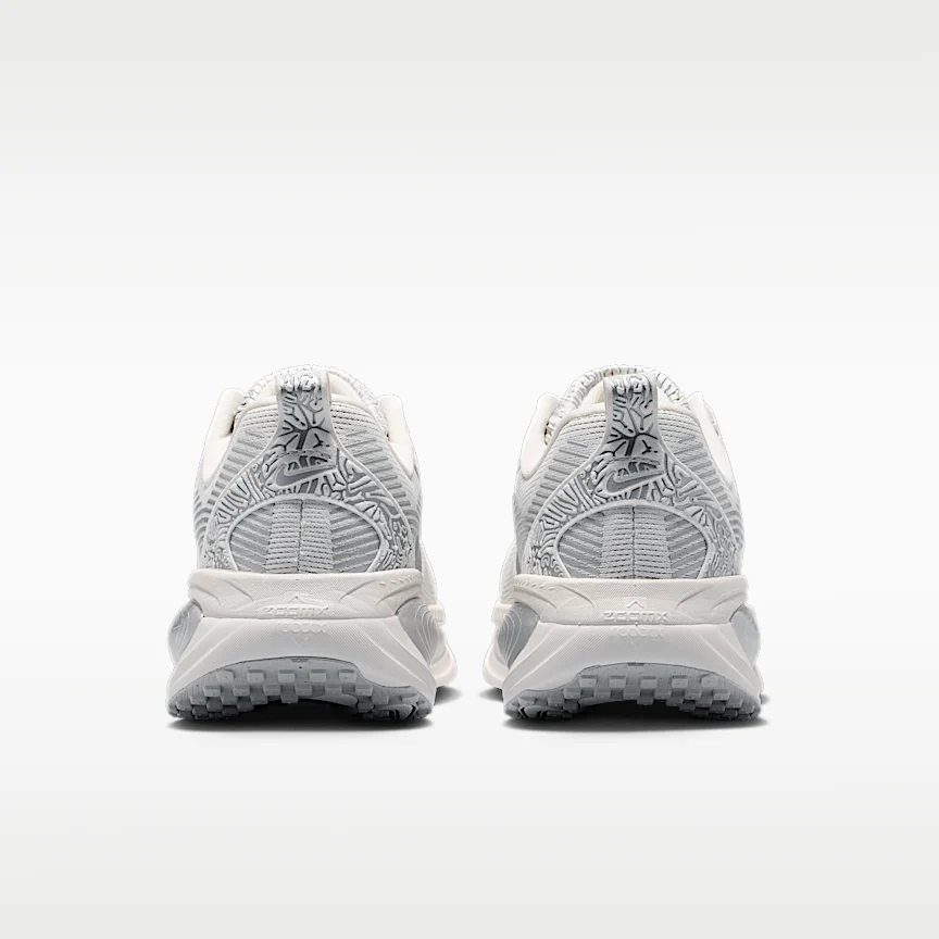 NIKE Vomero 18 SE — Women's Road Running Shoes - Image 6