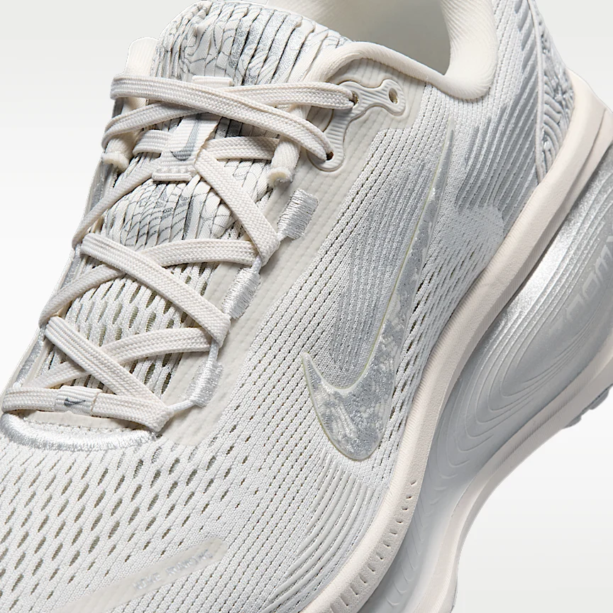 NIKE Vomero 18 SE — Women's Road Running Shoes - Image 7