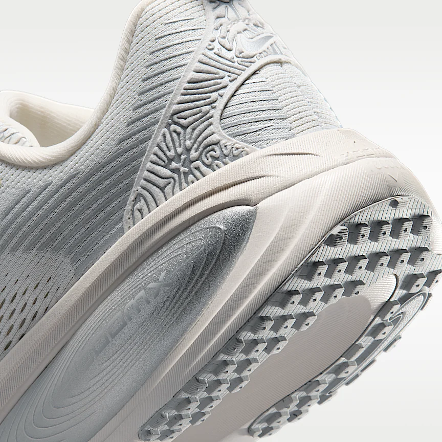 NIKE Vomero 18 SE — Women's Road Running Shoes - Image 8