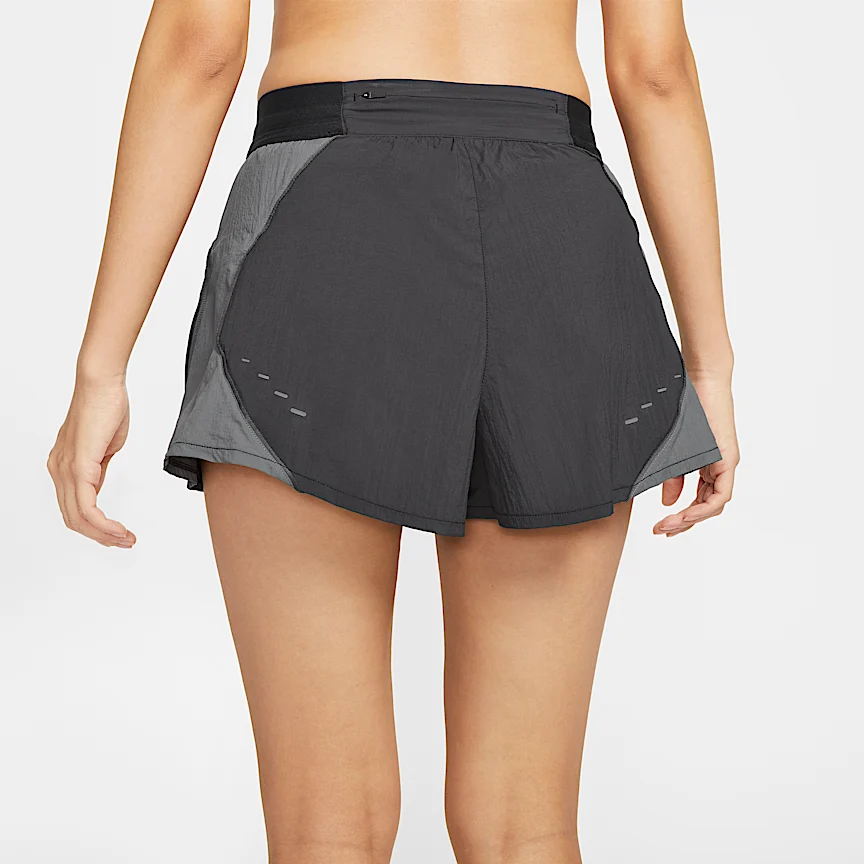 NIKE スウィフト — ウィメンズ レペル ハイウエスト ランニングショートパンツ (インナー付き) - Image 3