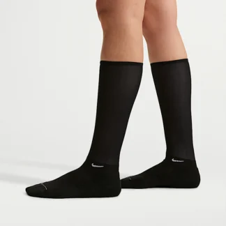 NIKE エブリデイ エレベーテッド — オーバーザカーフ ソックス (1足)