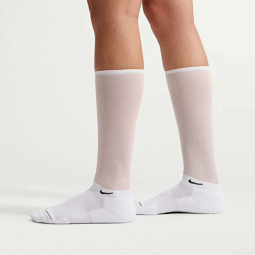 NIKE エブリデイ エレベーテッド — オーバーザカーフ ソックス (1足)