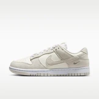 NIKE ダンク LOW スエード — ウィメンズシューズ
