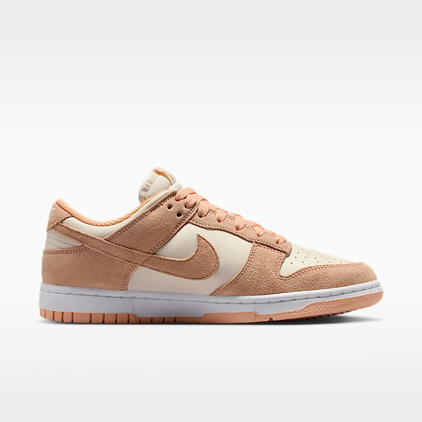 NIKE ダンク LOW スエード — ウィメンズシューズ - Image 3