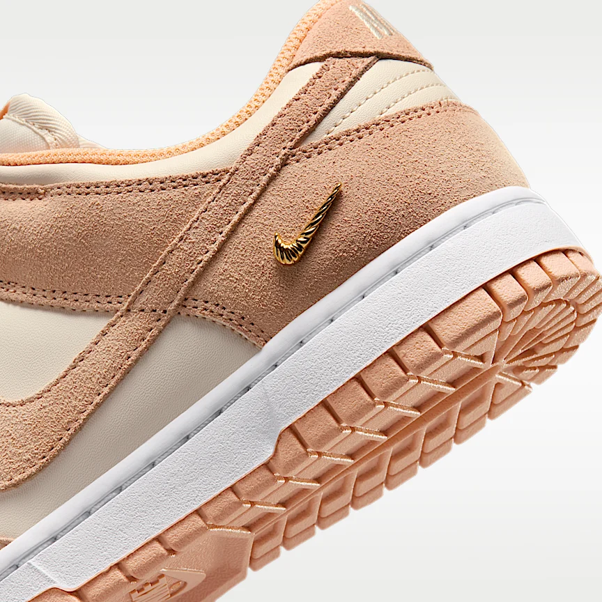 NIKE ダンク LOW スエード — ウィメンズシューズ - Image 8