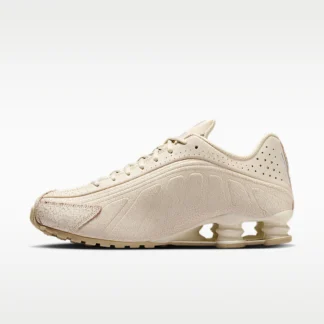 NIKE ショックス R4 — メンズシューズ