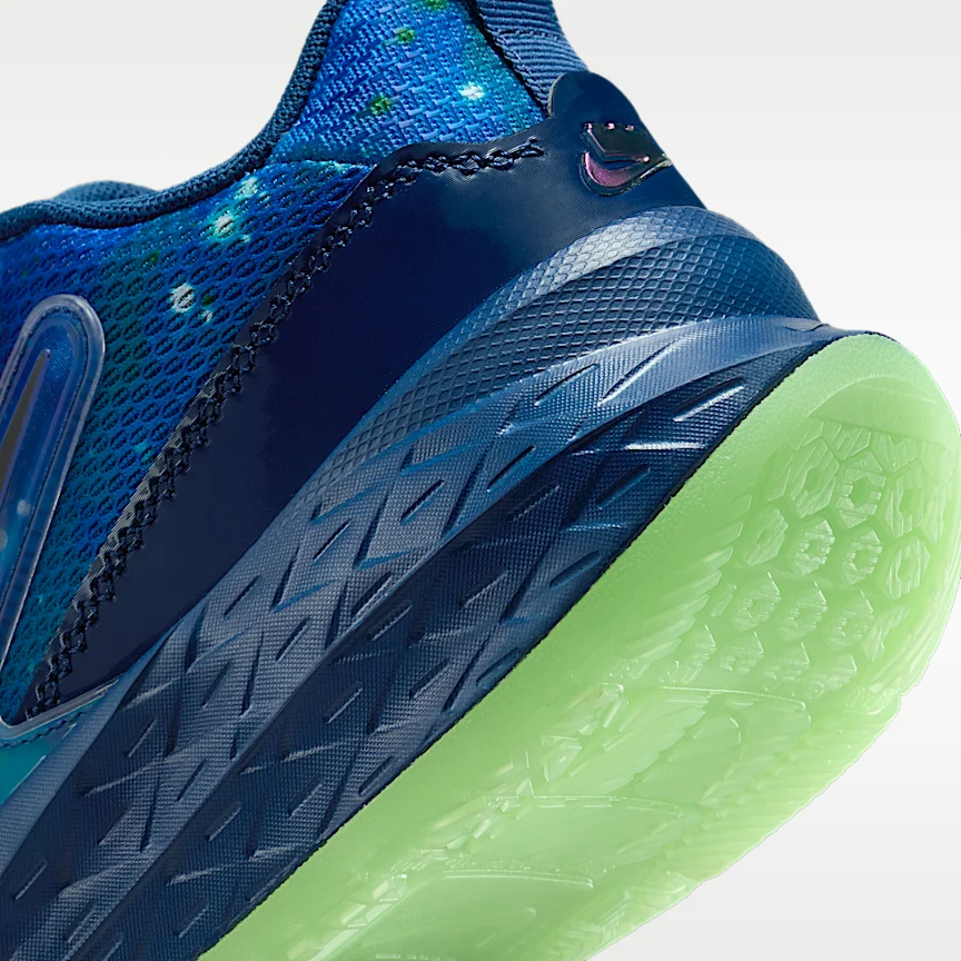 NIKE Hustle D 12 x LEGO® Collection — Big Kids' Basketball Shoes - Image 8