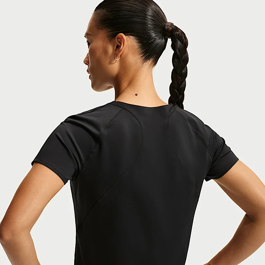 NIKE ユニバーサ — ウィメンズ Dri-FIT ショートスリーブ トップ - Image 2