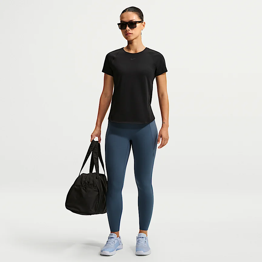 NIKE ユニバーサ — ウィメンズ Dri-FIT ショートスリーブ トップ - Image 4