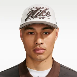NIKE ライズ — ストラクチャード Aフレーム キャップ