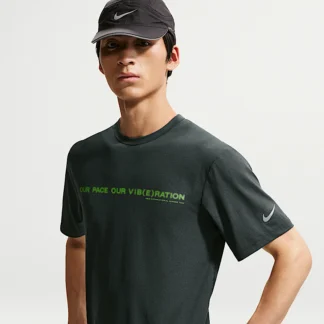 NIKE ハイバース — メンズ Dri-FIT UV プロテクション ショートスリーブ ランニングトップ