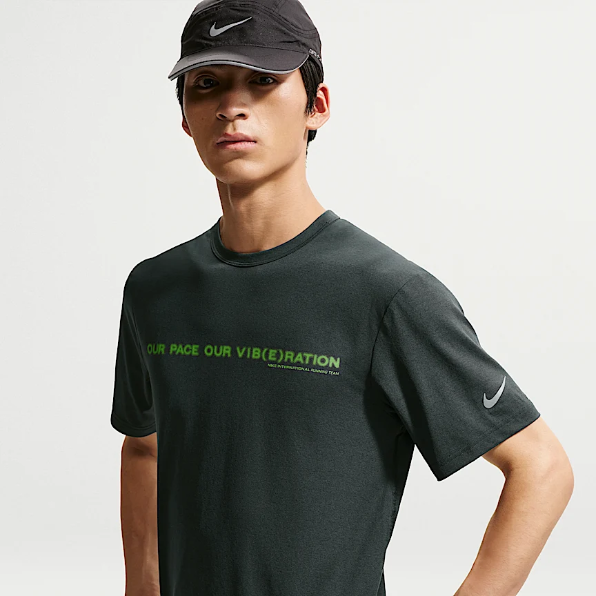 NIKE ハイバース — メンズ Dri-FIT UV プロテクション ショートスリーブ ランニングトップ