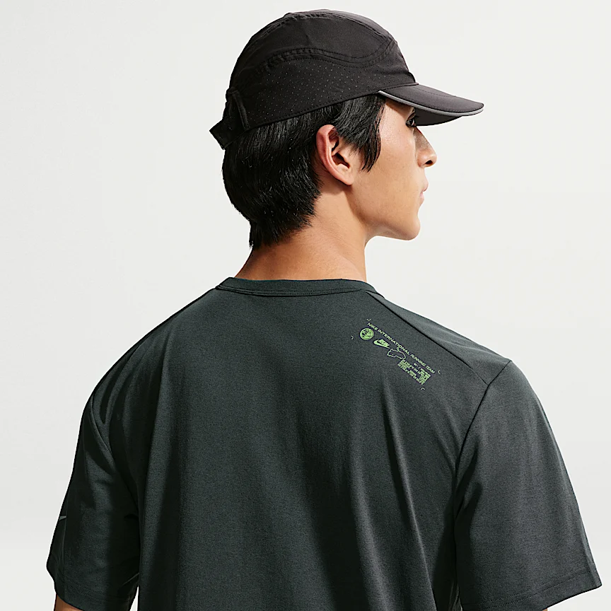 NIKE ハイバース — メンズ Dri-FIT UV プロテクション ショートスリーブ ランニングトップ - Image 2