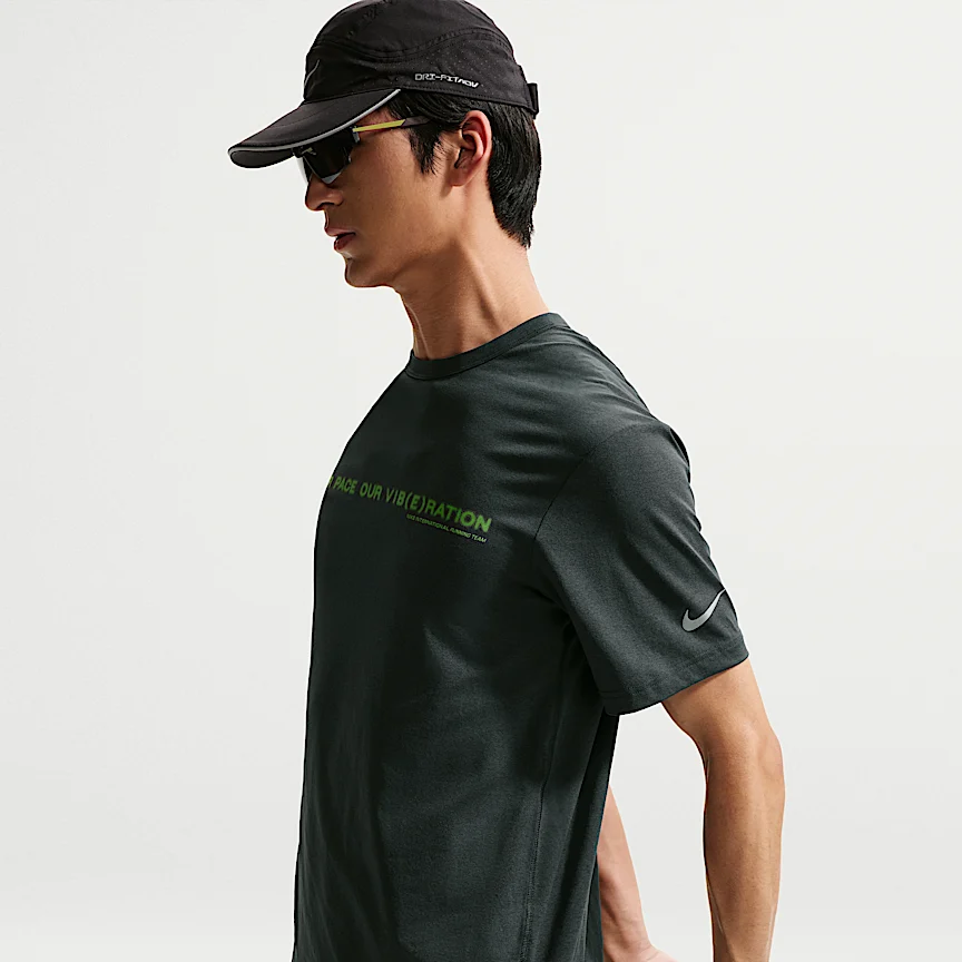NIKE ハイバース — メンズ Dri-FIT UV プロテクション ショートスリーブ ランニングトップ - Image 3