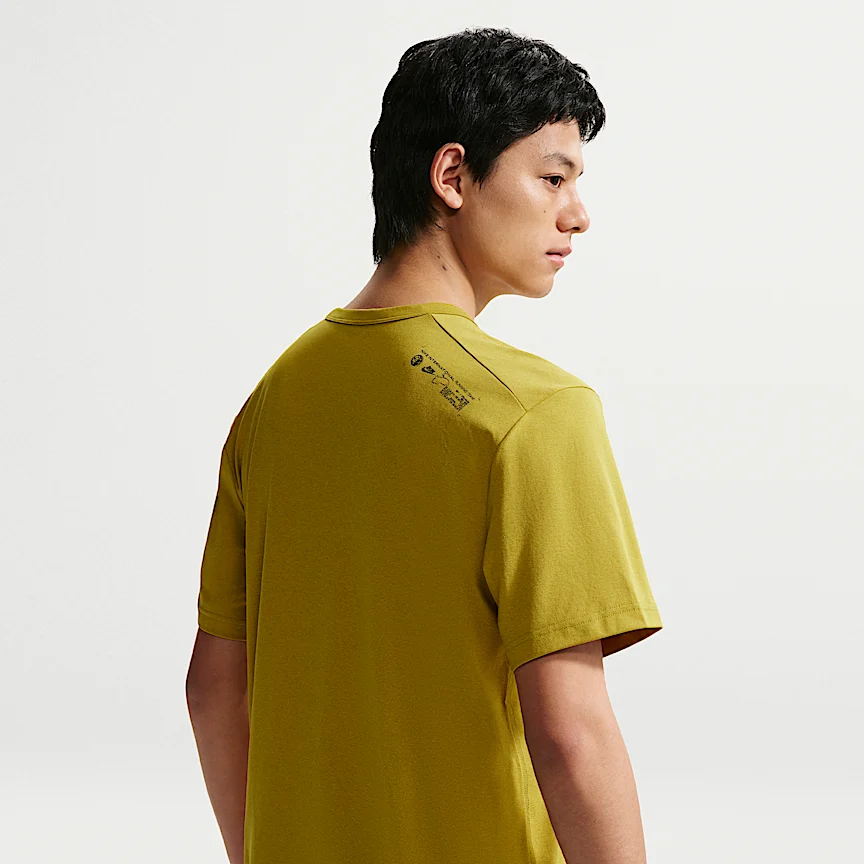 NIKE ハイバース — メンズ Dri-FIT UV プロテクション ショートスリーブ ランニングトップ - Image 2