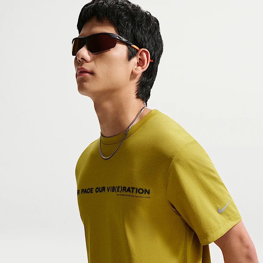 NIKE ハイバース — メンズ Dri-FIT UV プロテクション ショートスリーブ ランニングトップ - Image 3