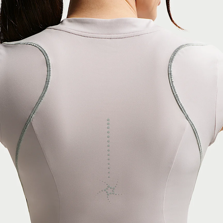 NIKE スウィフト — ウィメンズ Dri-FIT ADV ランニングトップ リフレクティブ (再帰反射) デザインのアクセント付き - Image 2