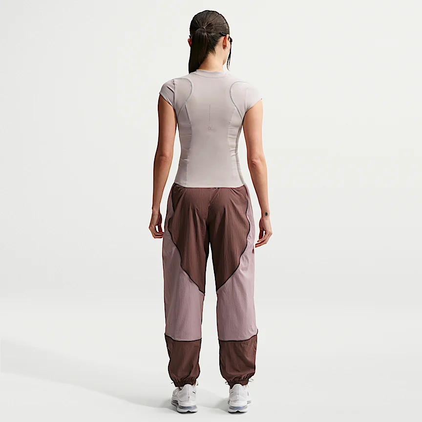 NIKE スウィフト — ウィメンズ Dri-FIT ADV ランニングトップ リフレクティブ (再帰反射) デザインのアクセント付き - Image 5
