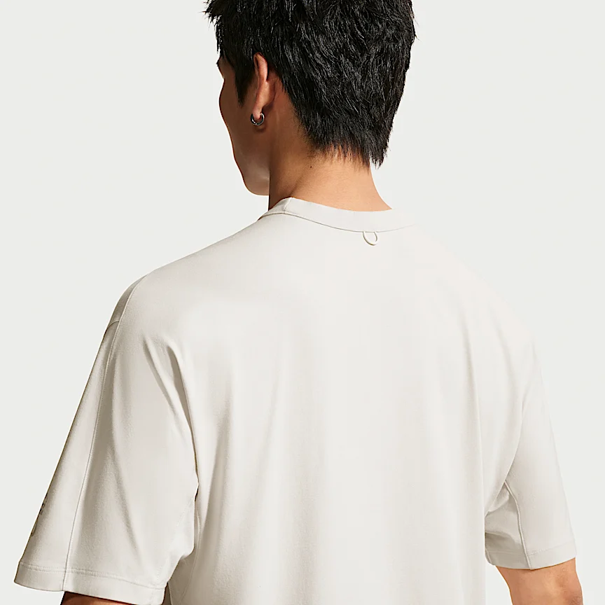 NIKE 24.7 ImpossiblySoft Light — Men's Dri-FIT Short-Sleeve T-Shirt - Image 2