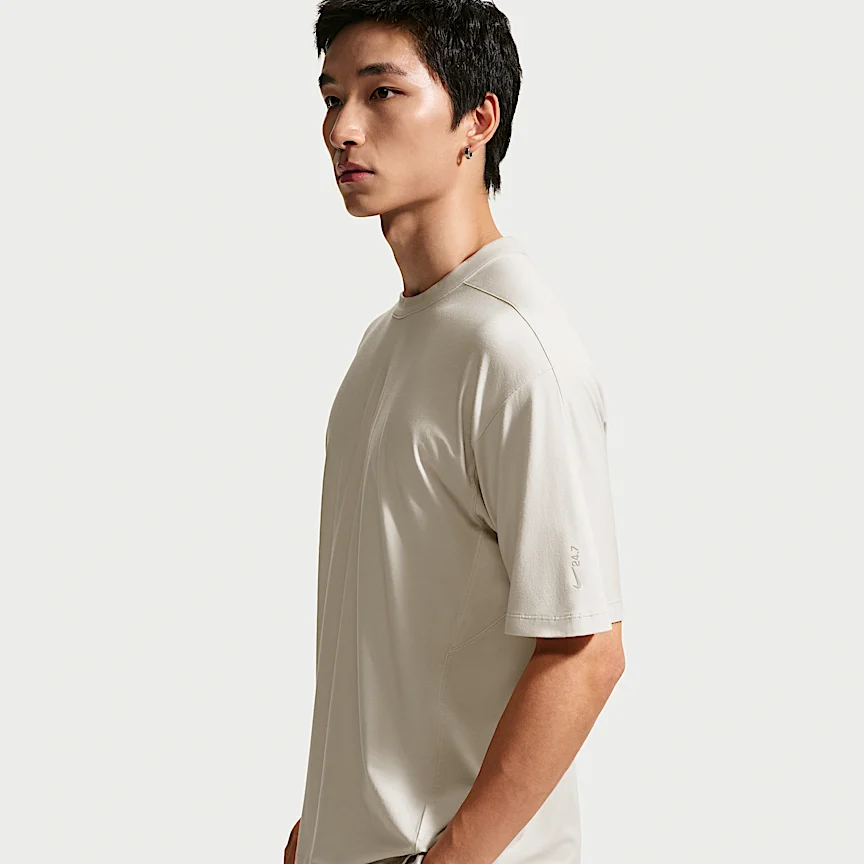 NIKE 24.7 ImpossiblySoft Light — Men's Dri-FIT Short-Sleeve T-Shirt - Image 3