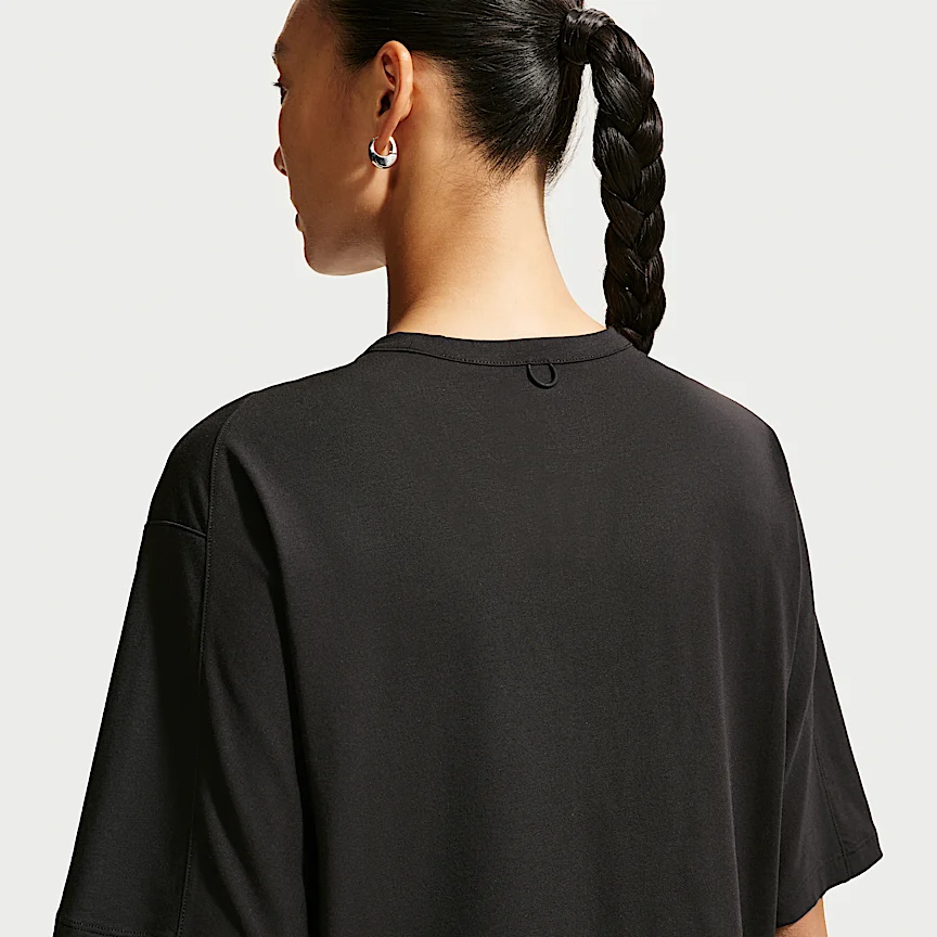 NIKE 24.7 ImpossiblySoft Light — Women's Dri-FIT Short-Sleeve T-Shirt - Image 2