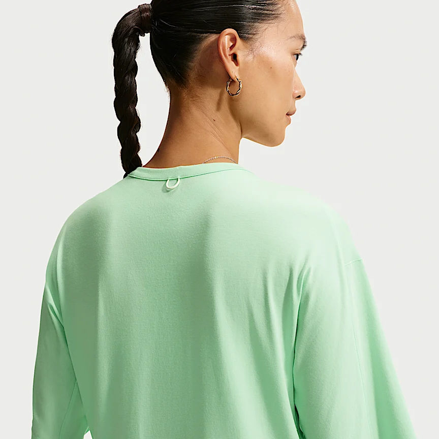NIKE 24.7 ImpossiblySoft Light — Women's Dri-FIT Short-Sleeve T-Shirt - Image 2