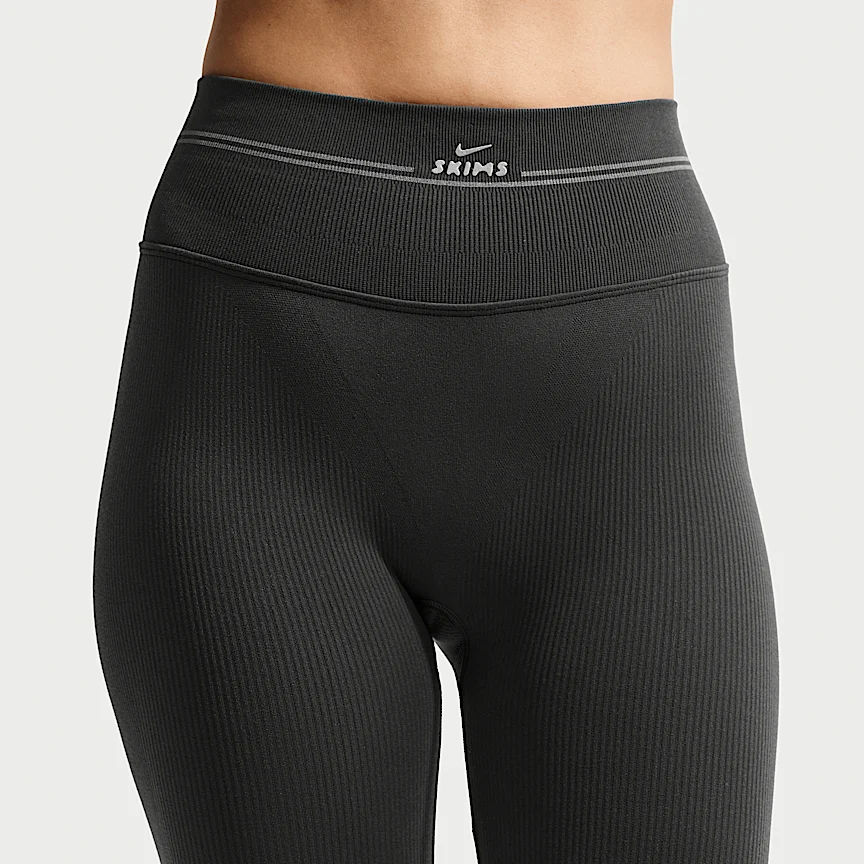 NIKE NikeSKIMS Ribbed Seamless — Women's High-Waisted 26" Leggings - Image 2