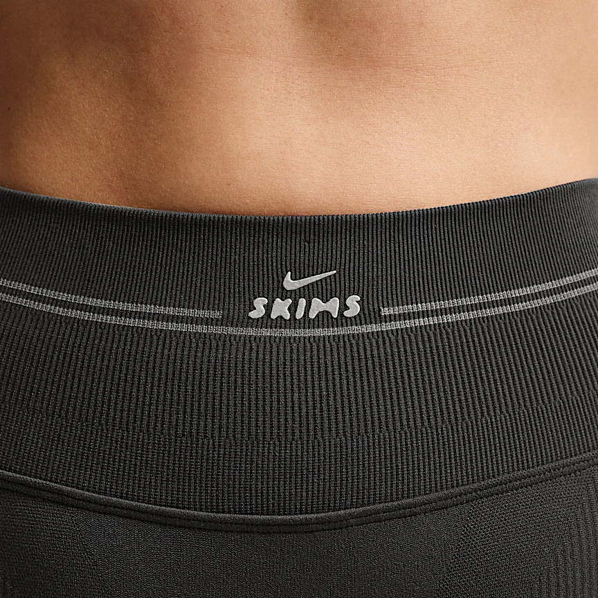NIKE NikeSKIMS Ribbed Seamless — Women's High-Waisted 26" Leggings - Image 6