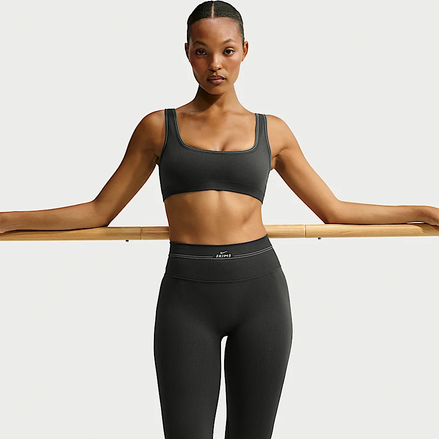 NIKE NikeSKIMS Ribbed Seamless — ウィメンズ 86cm ストレート レギンス - Image 4