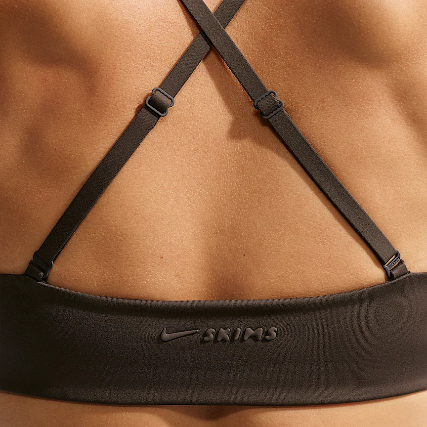 NIKE NikeSKIMS Matte — Women's Maikurosukupu Bra - Image 6