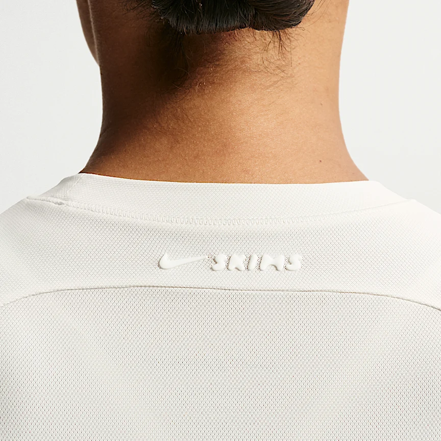 NIKE NikeSKIMS Airy — ウィメンズ ベビー Tシャツ - Image 6